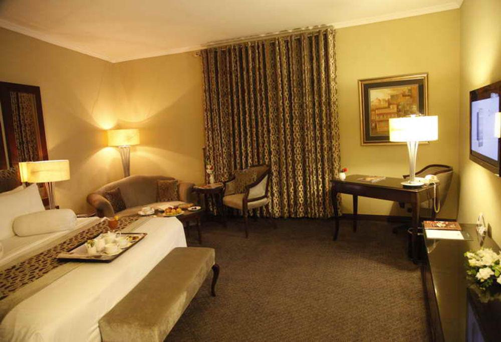 Four Points By Sheraton Lahore Exterior foto